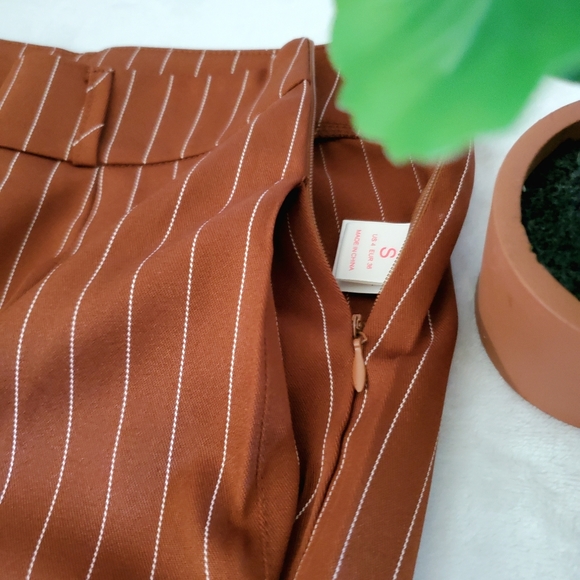 Striped Hidden Pockets Pants - Picture 4 of 7